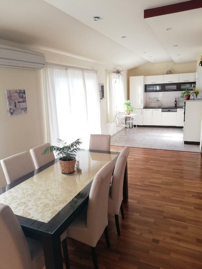 Apartment Bluebay Dugi Rat Exterior photo