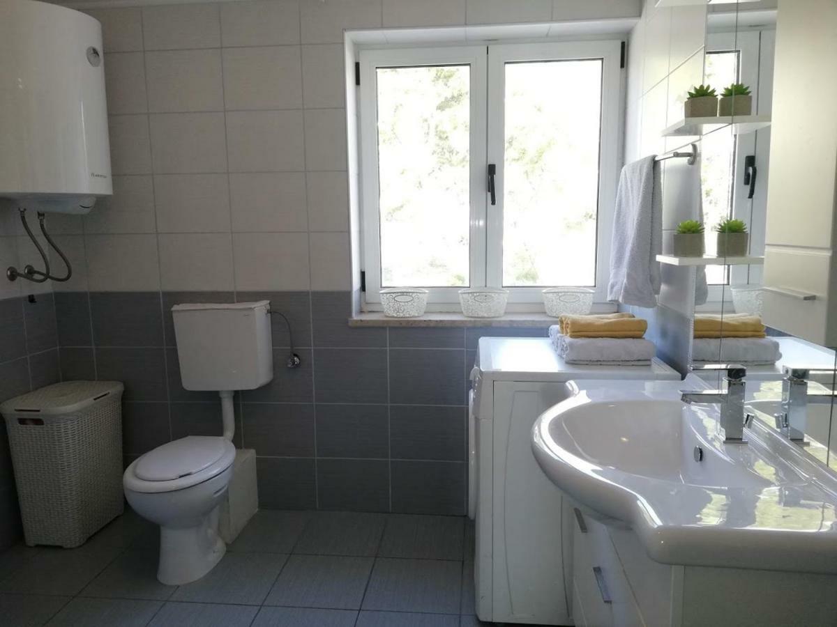 Apartment Bluebay Dugi Rat Exterior photo